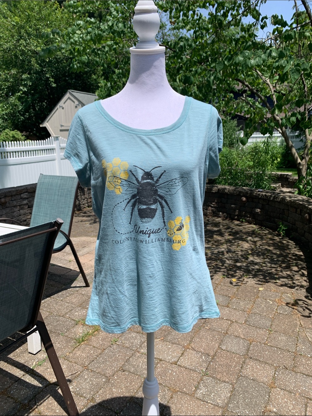 Colonial Williamsburg Bee Graphic Top